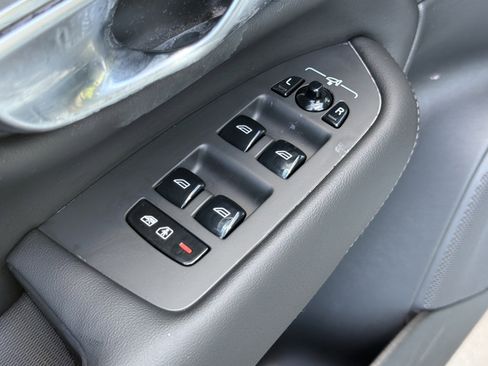 Certified 2025 Volvo XC90 B5 Core AWD/4WD image 15