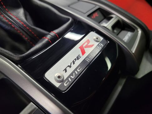 Used 2017 Honda Civic Type R image 4