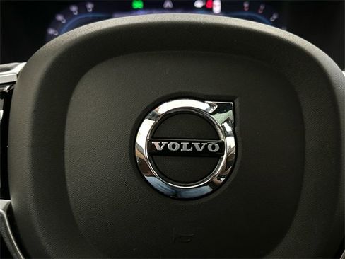 Used 2023 Volvo XC90 B5 Plus image 28