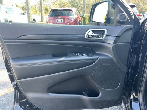 Used 2019 Jeep Grand Cherokee Laredo image 14