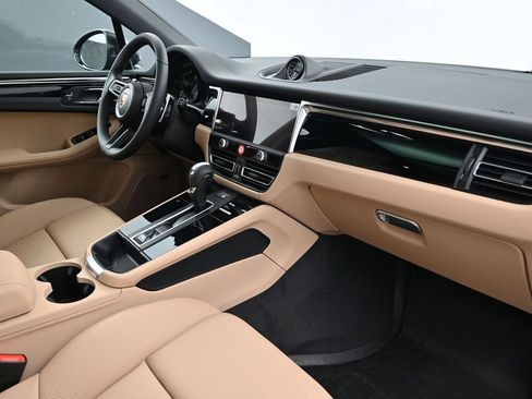 Certified 2026 Porsche Macan AWD/4WD image 14