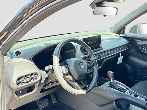 Used 2024 Honda HR-V Sport image 9