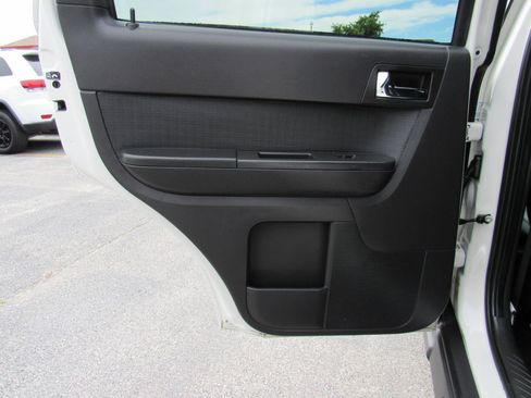 Used 2009 Ford Escape Limited AWD/4WD image 15