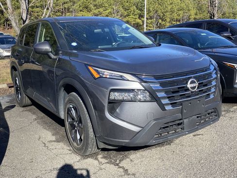 Used 2024 Nissan Rogue SV image 4