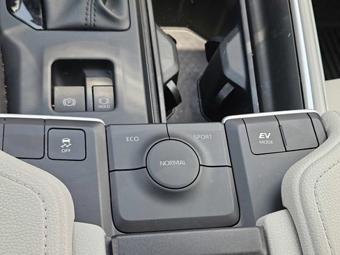 Used 2024 Toyota Grand Highlander XLE FWD image 25