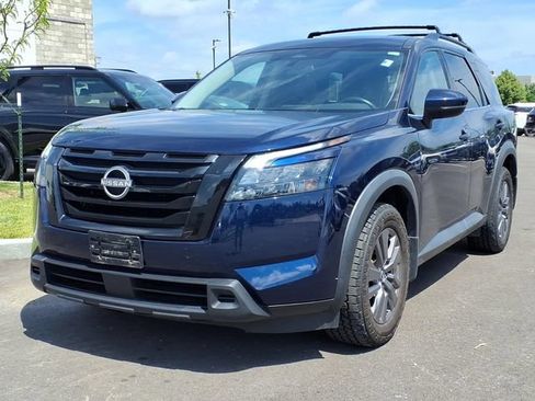Used 2023 Nissan Pathfinder SV w/ SV Premium Package AWD/4WD image 2