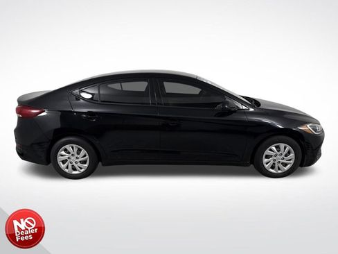 Used 2018 Hyundai Elantra SE image 2