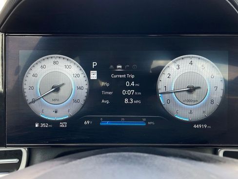 Used 2025 Hyundai Elantra Limited image 15