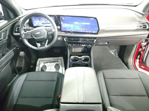 Used 2026 Chevrolet Traverse LT w/ Driver Confidence Package FWD image 9