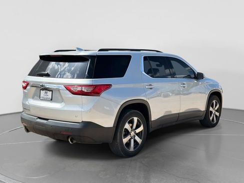 Used 2020 Chevrolet Traverse LT w/ LT Premium Package AWD/4WD image 4