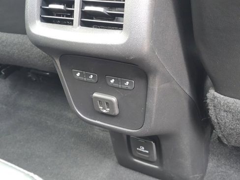 Used 2022 Chevrolet Equinox Premier image 32