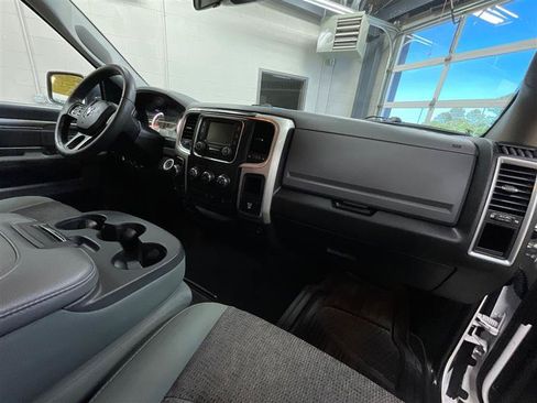 Used 2019 RAM 1500 Classic SLT AWD/4WD image 29