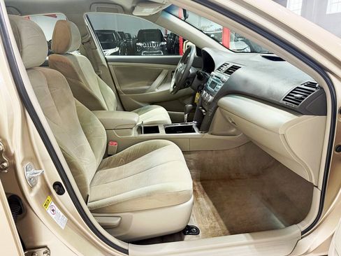 Used 2011 Toyota Camry LE image 29