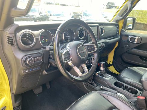 Used 2022 Jeep Wrangler Unlimited Sahara w/ Cold Weather Group AWD/4WD image 25