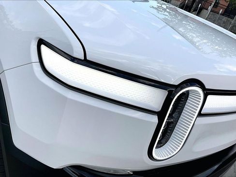 Used 2023 Rivian R1S Adventure image 40