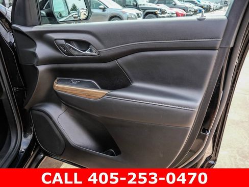 Used 2023 GMC Acadia SLE FWD image 17