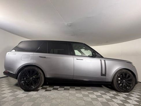 Used 2023 Land Rover Range Rover Long Wheelbase SE image 9