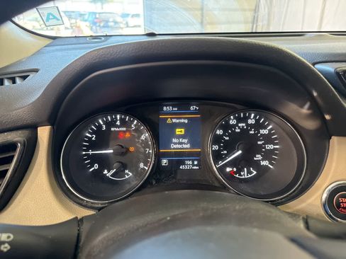 Used 2019 Nissan Rogue SV w/ Premium Package FWD image 23
