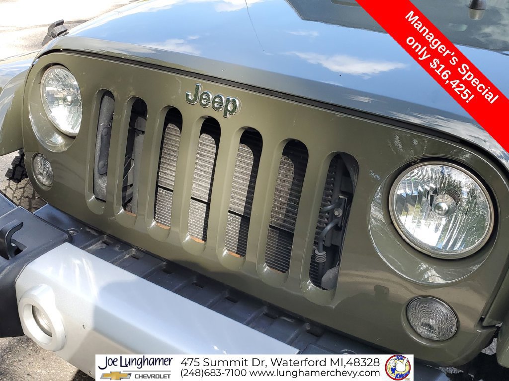 Used 2015 Jeep Wrangler Unlimited Sahara w/ Dual Top Group AWD/4WD image 29