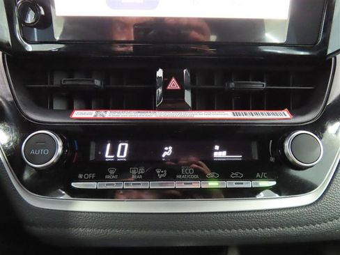 Used 2025 Toyota Corolla SE FWD image 24