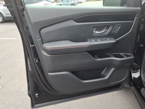 Used 2025 Honda Pilot TrailSport image 20