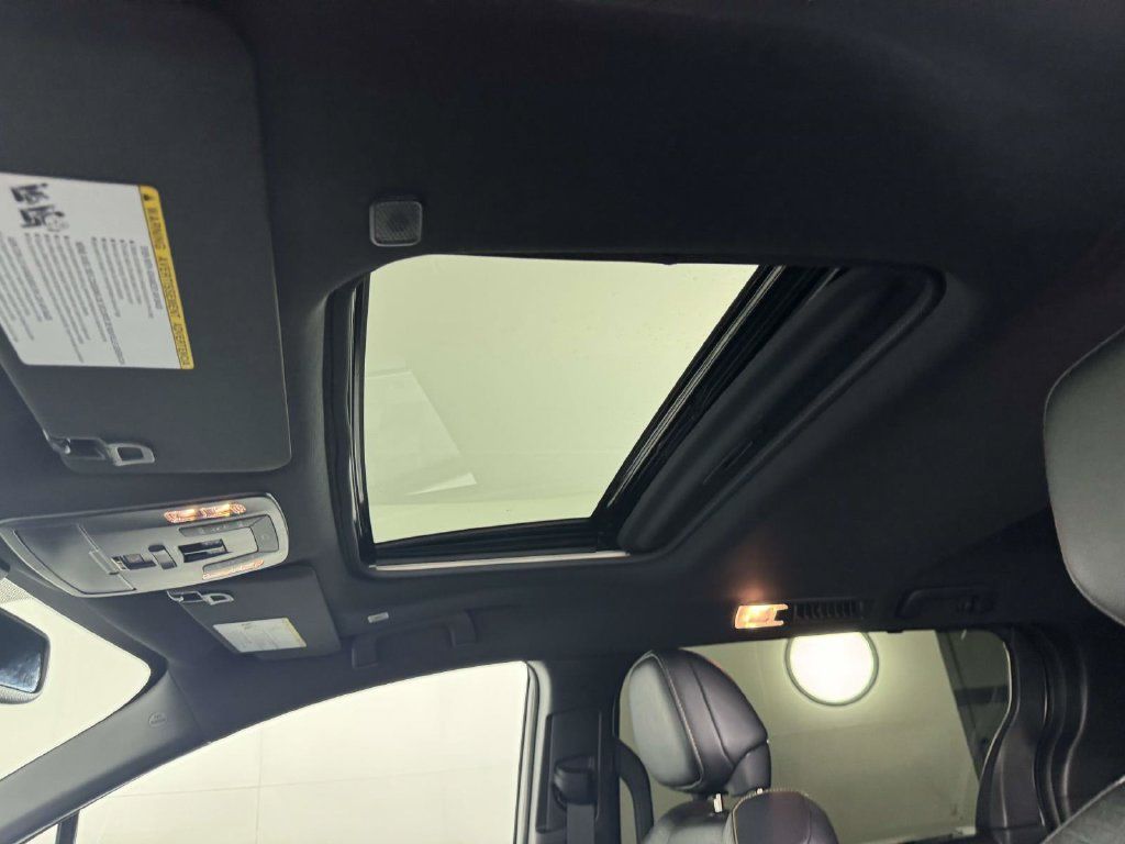 Used 2025 Toyota Sienna XLE Woodland Edition AWD/4WD image 32