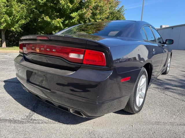 Used 2012 Dodge Charger SE RWD image 4