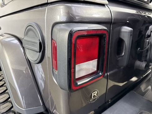 Used 2021 Jeep Wrangler Unlimited Sahara AWD/4WD image 30