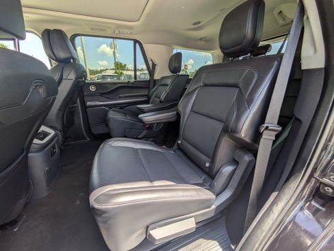 Used 2025 Lincoln Navigator Reserve AWD/4WD image 14