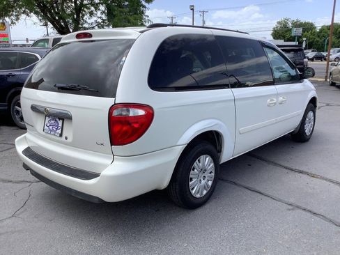 Used 2006 Chrysler Town & Country LX w/ Popular Equipment Group II FWD image 8
