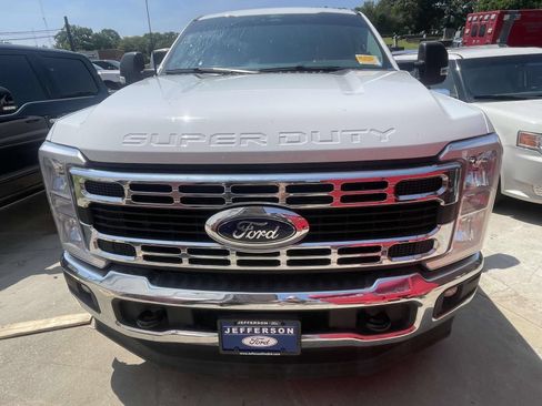Used 2025 Ford F250 XLT w/ FX4 Off-Road Package AWD/4WD image 2