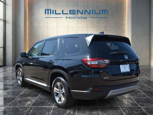 Used 2025 Honda Pilot EX-L image 3