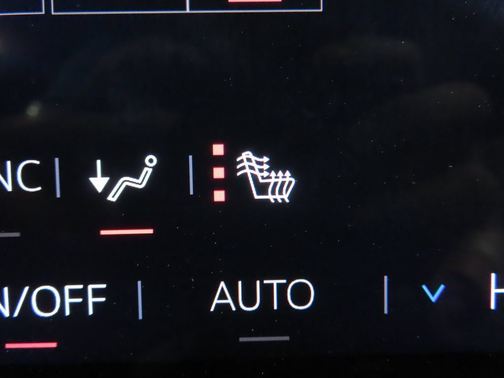 Used 2026 GMC Acadia AT4 w/ LPO, Floor Liner Package AWD/4WD image 27