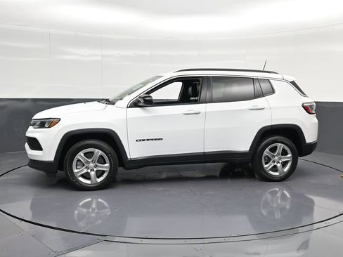 Used 2024 Jeep Compass Latitude AWD/4WD image 7