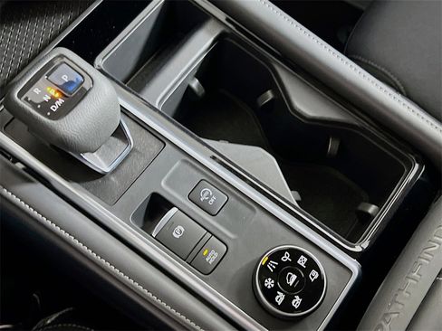 Used 2022 Nissan Pathfinder SV w/ SV Premium Package image 19