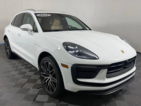 Used 2024 Porsche Macan Base image 10