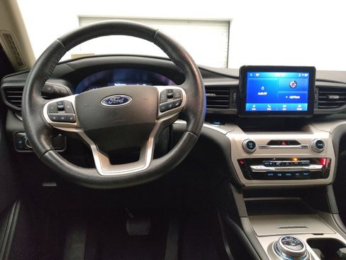 Used 2022 Ford Explorer XLT image 22