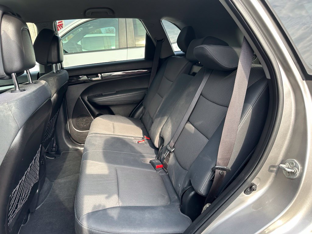 Used 2013 Kia Sorento LX w/ Convenience Pkg FWD image 19
