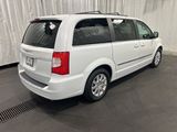 Used 2015 Chrysler Town & Country Touring image 3