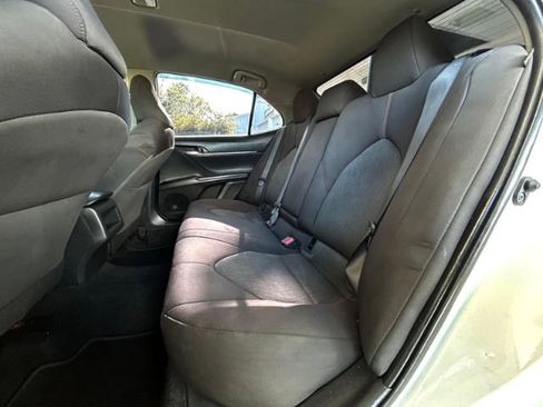 Used 2020 Toyota Camry LE image 7