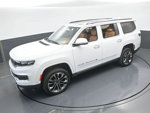 Used 2022 Jeep Grand Wagoneer Series III w/ Rear Seat Video Group 1 image 64