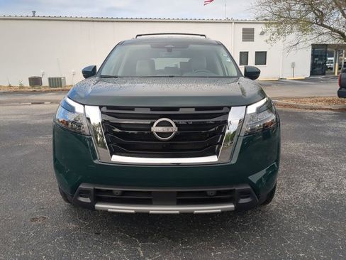 Certified 2025 Nissan Pathfinder SL FWD image 9