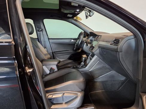 Used 2021 Volkswagen Tiguan SE R-Line image 11