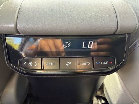 Used 2023 Toyota Highlander AWD image 18