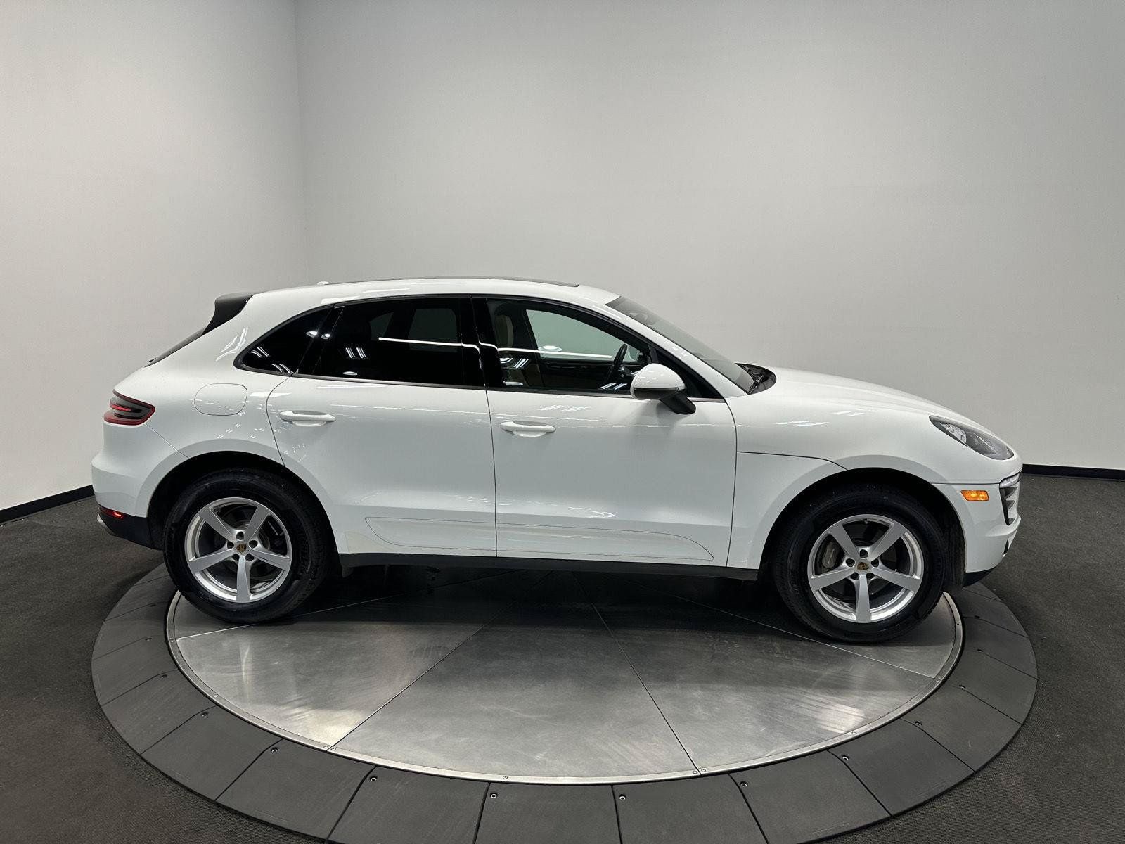 Used 2018 Porsche Macan AWD/4WD image 8