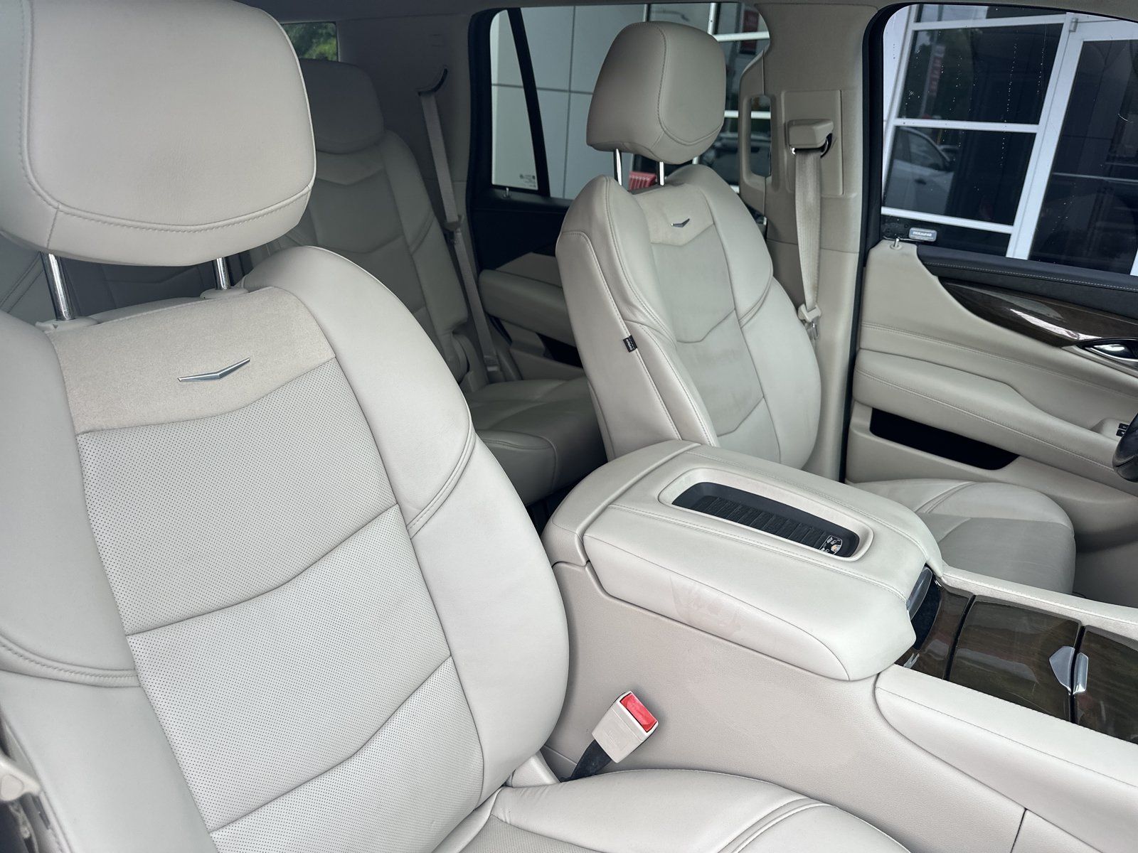 Used 2020 Cadillac Escalade Luxury AWD/4WD image 30