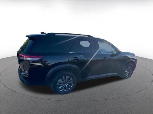 Used 2025 Nissan Pathfinder SV image 15