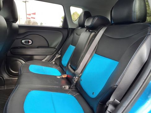 Used 2018 Kia Soul + image 11