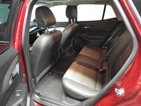 Used 2024 Chevrolet Trax LT w/ Sunroof Package image 31