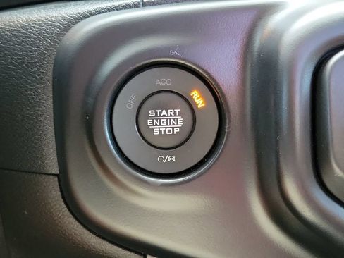 Used 2021 Jeep Gladiator Sport AWD/4WD image 29